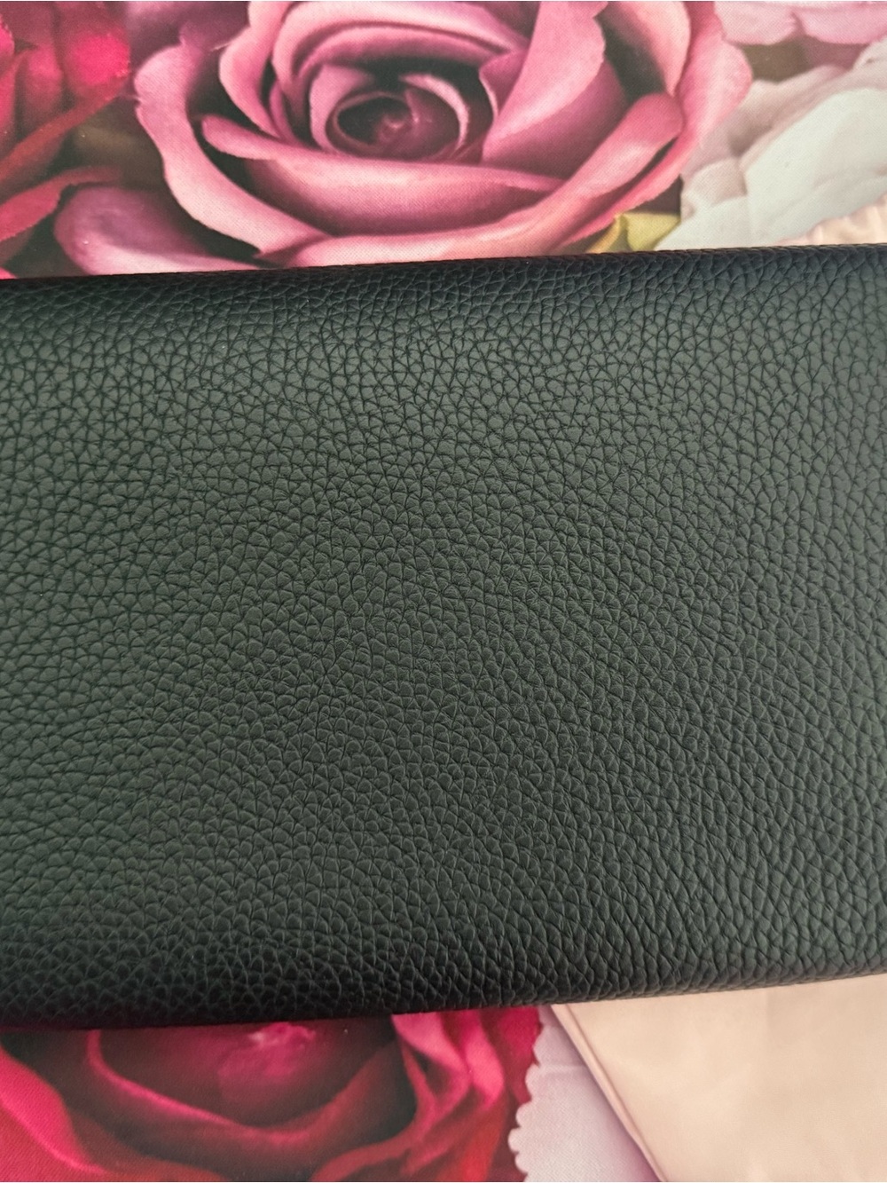 Aura Estelle Black Cashmere (gold) Compact Clutch - Vegan Leather - Picture 4 of 4